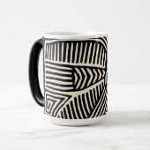 パナマクナインディアンモラパジャロ – 白黒 モーフィングマグカップ (正面左)