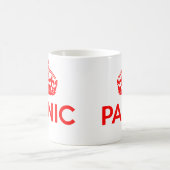 パニック: Keep Calm and Carry Onのからかい(赤い) コーヒーマグカップ (中央)