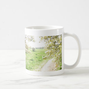 パノラマ式の花はたらいのマグを見ます コーヒーマグカップ