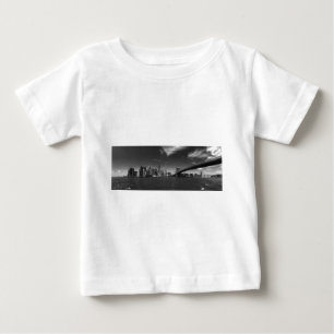 パノラミック白黒ブルックリン ベビーTシャツ