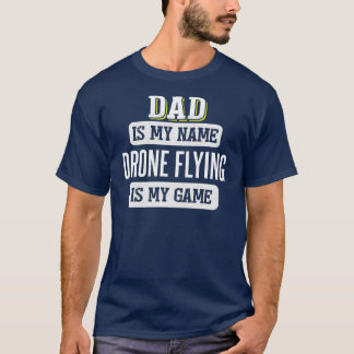 パパおもしろいの父飛んでいるの日にドローンの贈り物 Tシャツ