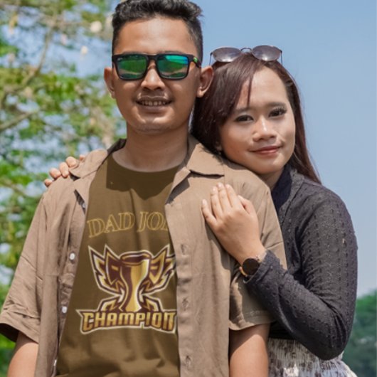 パパおもしろいジョークチャンピオントロフィー Tシャツ