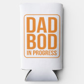 パパおもしろいボディ進行中 – ファーザーズデーのユーモア スリム缶クーラー (正面)