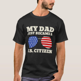 パパがアメリカ市民になりました アメリカ人であることを誇りに思う Tシャツ