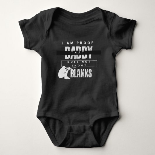 パパが空欄を撃たないのは確かだ ベビーボディスーツ (正面)