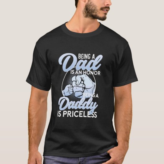 パパであることは名誉であるパパは貴重である Tシャツ (正面)
