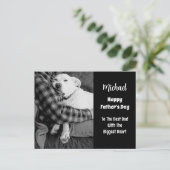 パパで愛犬を嗅ぎ回る白黒の写真 シーズンポストカード (スタンド正面)