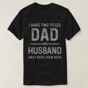 パパと夫-私が両方を揺する Tシャツ