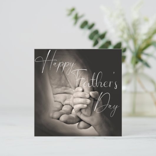 パパと子どもが父の日を手にする カード (スタンド正面)