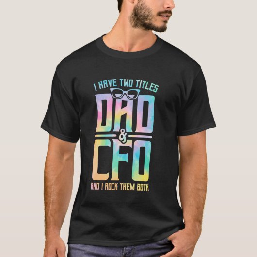 パパとCFOどちらの肩書きもRockするタイ Tシャツ (正面)