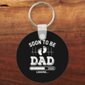 パパになる 2026 赤ちゃん発表ボタン キーホルダー (正面)