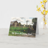 パパのための古く赤い納屋及び錆ついたトラックのバースデー・カード カード (黄色い花)