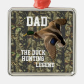 パパのアヒルの狩りの伝説のマガモの父の迷彩柄 メタルオーナメント (正面)
