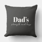 パパの強さと抱擁 – 父の日の贈り物 | クッション (正面)