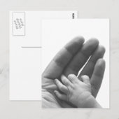 パパの手に ポストカード (正面/裏面)