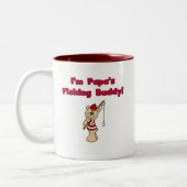 パパの魚釣りの相棒のTシャツおよびギフト ツートーンマグカップ (左)