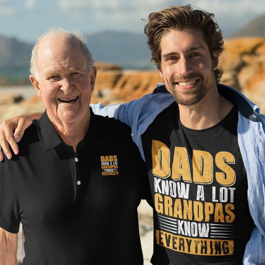 パパは多くを知っているグランパスすべてを知っている Tシャツ