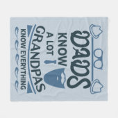 パパは多くを知り、孫は何でも知る フリースブランケット (正面(横))