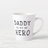 パパは私たちのヒーロータイポグラフィ父の日 カフェラテマグ (右)