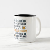 パパは買実は贈り物の懸命だ楽しむ ツートーンマグカップ (正面右)