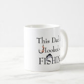 パパは魚釣り-カスタマイズ可能な関係で引っ掛かります コーヒーマグカップ (正面右)