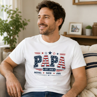 パパは2026年設立 アメリカ愛国フラグ風カスタムキッズネーム Tシャツ