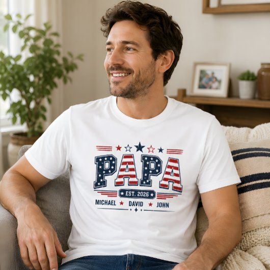 パパは2026年設立 アメリカ愛国フラグ風カスタムキッズネーム Tシャツ