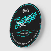 パパまたは任意の名前ガレージレトロアクアアンドスローガン ラージ壁時計 (傾斜)