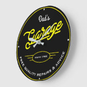 パパまたは任意の名前ガレージレトロ黄色とスローガン ラージ壁時計 (傾斜)