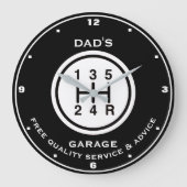 パパまたは任意の名前ガレージ白黒ギアシフター ラージ壁時計 (正面)