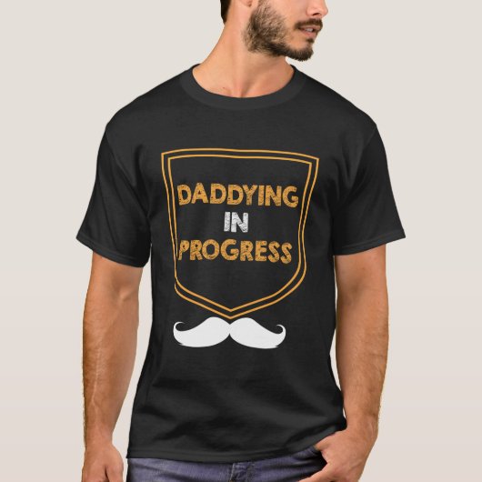 パパやってます パパ 子育て中のパパ ママの代わり Tシャツ (正面)