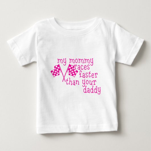 パパよりもママのほうが速く走れる ベビーTシャツ (正面)
