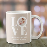 パパカスタムお父さんの日 コーヒーマグカップ<br><div class="desc">This We Love Youパパ写真マグ飾はベージュの背景に白いタイポグラフィでLOVEという言葉と一緒に。写真と名前で簡単にカスタマイズ。父の日素晴らしの贈り物を作る。</div>