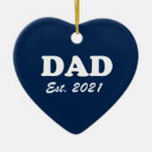 パパカスタムエスト日付ネイビーブルー可愛いモダンハート セラミックオーナメント (正面)