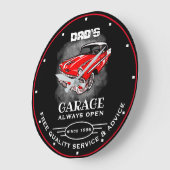 パパガレージ任意の名前は常に開いているスローガン赤い車 ラージ壁時計 (傾斜)