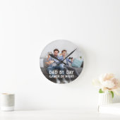 パパバイデイゲーマーバイナイトソンアンドパパ父の日 ラウンド壁時計 (ホーム)