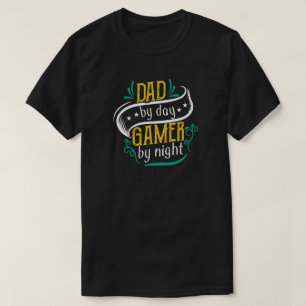 パパバイデイゲーマーバイナイト誕生日または父の日 Tシャツ