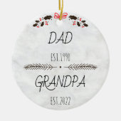 パパパーソナライズされたグランパエストカスタム年 セラミックオーナメント (正面)