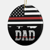 パパパーソナライズされた薄型レッドライン消防士パパ セラミックオーナメント (左)