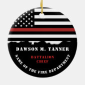 パパパーソナライズされた薄型レッドライン消防士パパ セラミックオーナメント (裏面)