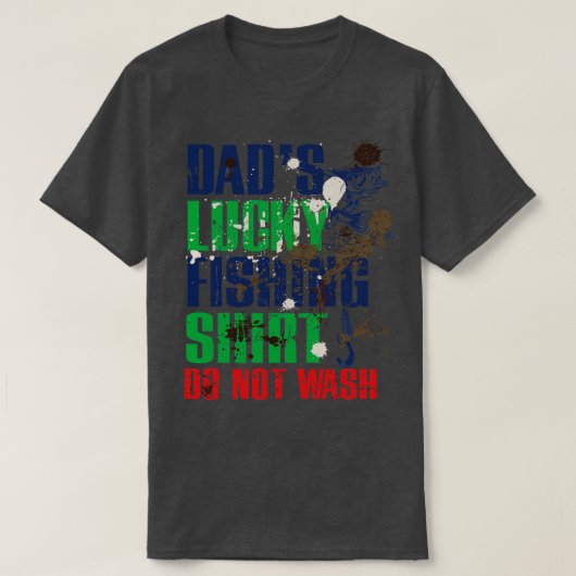 パパラッキーおもしろい魚釣りは魚釣りの汚れを洗わない Tシャツ (デザイン正面)