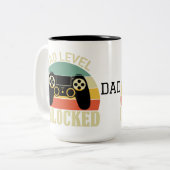パパレベルのロック解除されたおもしろいマグ新しいパパのために！ ツートーンマグカップ (正面左)
