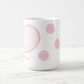 パパーソナライズされたステルモダンピンクテニスボールラケット コーヒーマグカップ (中央)