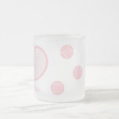 パパーソナライズされたステルモダンピンクテニスボールラケット フロストグラスマグカップ (中央)