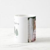 パパ初めてのクリスマスフォトパインツリーズ コーヒーマグカップ (中央)