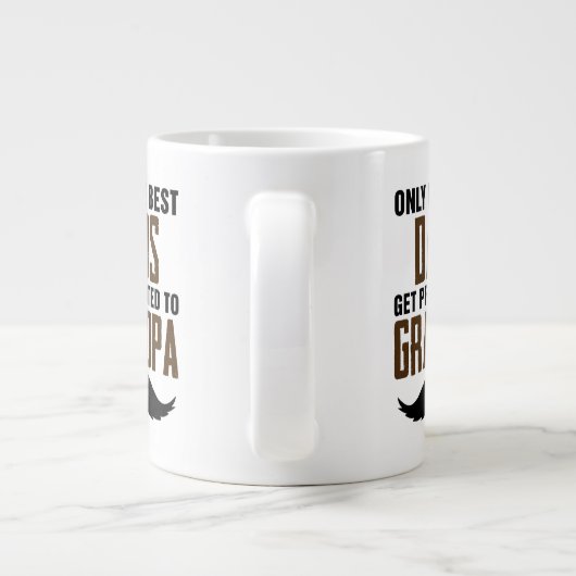 パパ最高のしかおじいちゃんに昇進できない ジャンボコーヒーマグカップ (裏面)