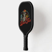 パパ税で毒スケルトンじゃないかどうか確認する ピックルボールラケット (左)