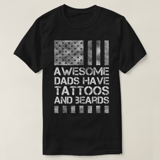 パパ素晴らしには入れ墨と顎鬚の父親がおもしろいいる Tシャツ (デザイン正面)