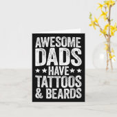 パパ素晴らしはタトゥーとベーアールの父親の日_を持っている カード (黄色い花)