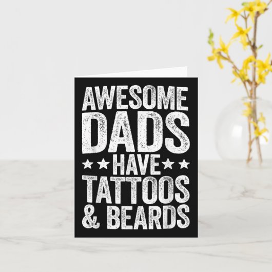 パパ素晴らしはタトゥーとベーアールの父親の日_を持っている カード (黄色い花)